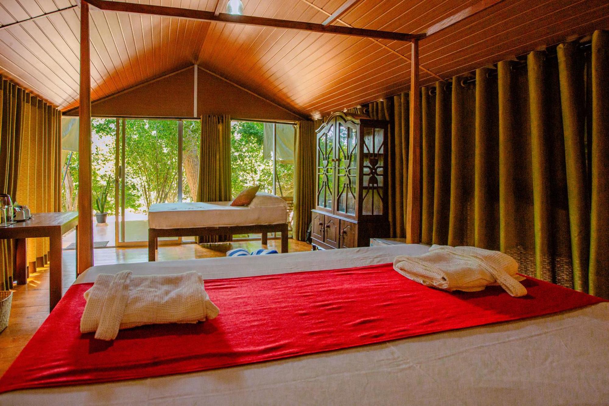 Lowin Yala Exterior photo