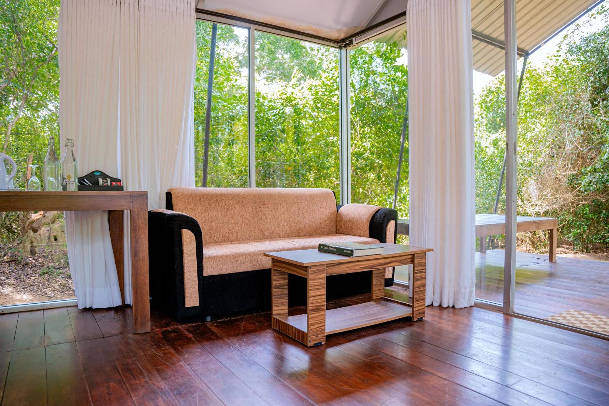 Lowin Yala Exterior photo
